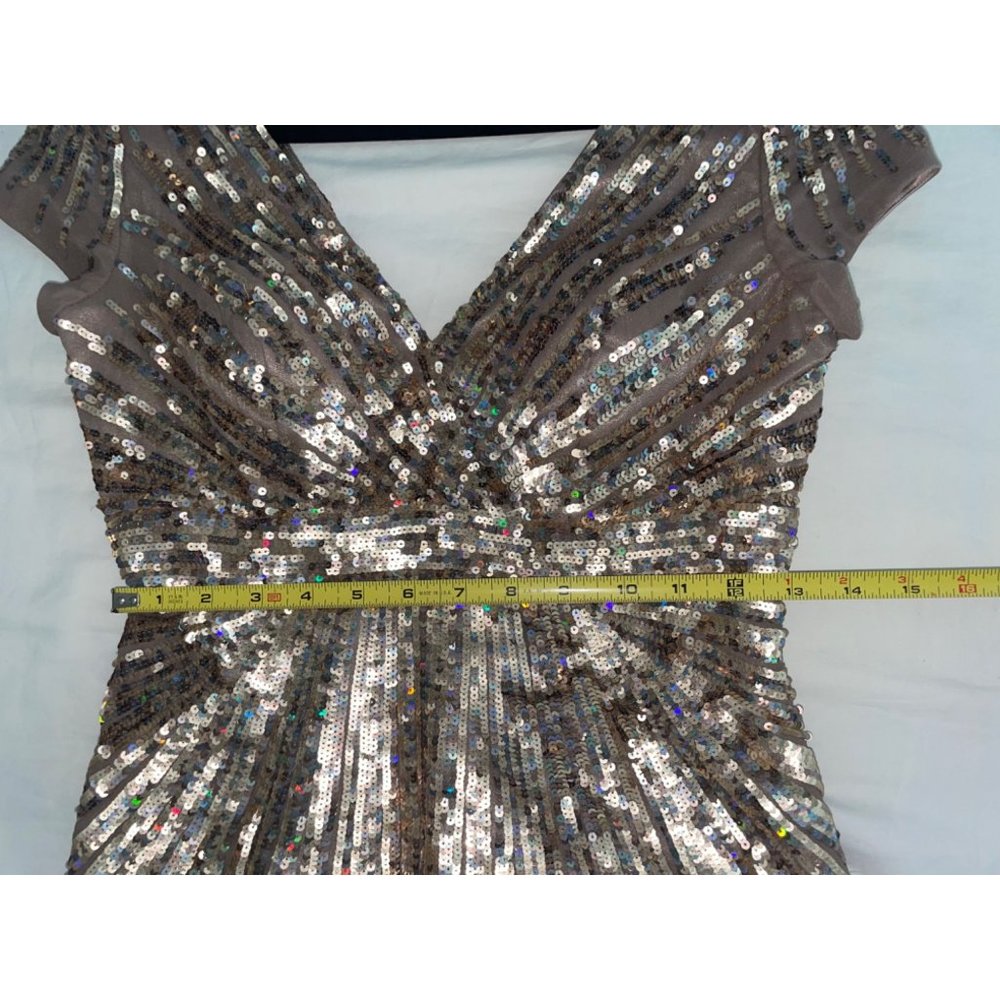 JOVANi Cap Sleeve V-neck Mini Gold Iridescent Sequins Size 4 party new year prom - Picture 8 of 9